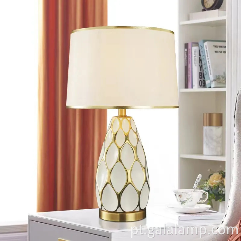 Luminária de mesa de cerâmica elegante para iluminação aconchegante de quarto